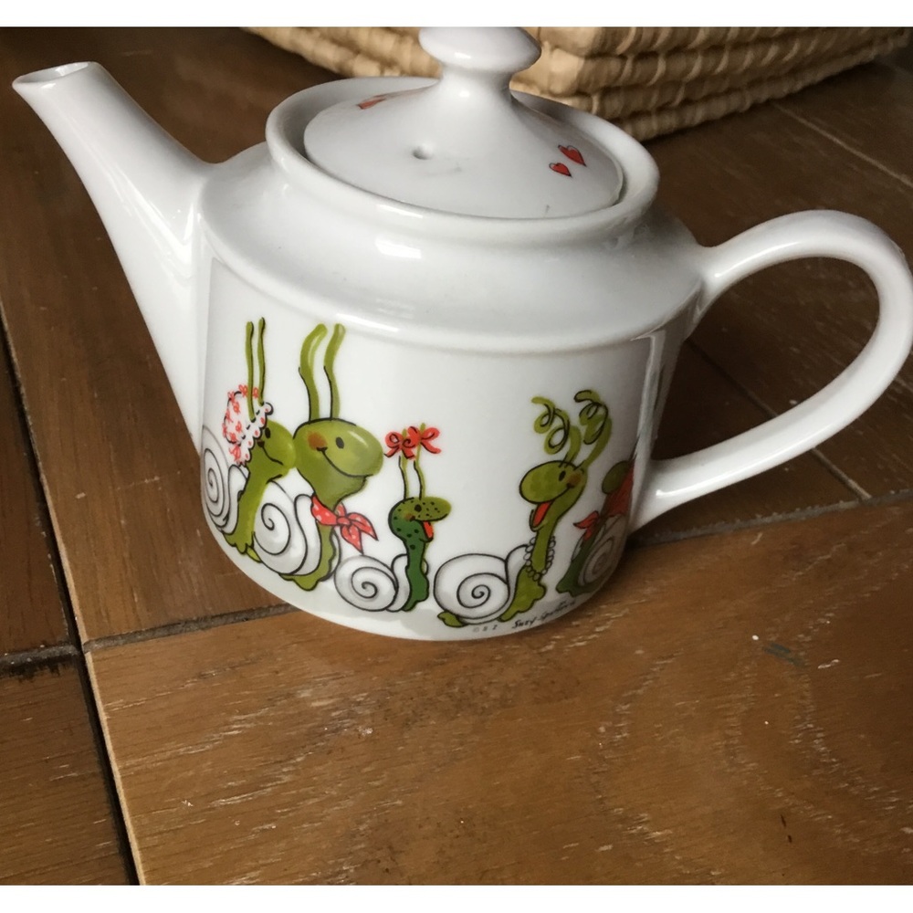 Suzy’s Zoo teapot vintage 1976 snail EUC adorable